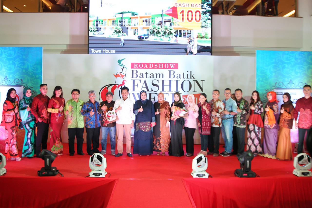 Mega Mall Lokasi Kedua Roadshow Batam Batik Fashion Week Media Center