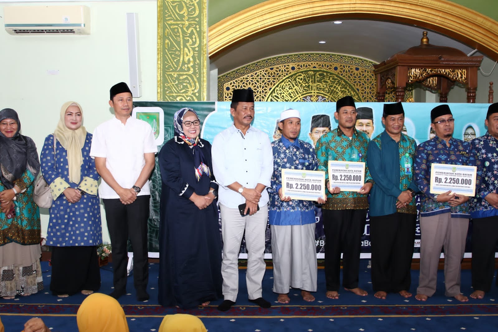 Bantu Pembangunan Wujudkan Batam Bandar Madani Rudi Bagikan Insentif