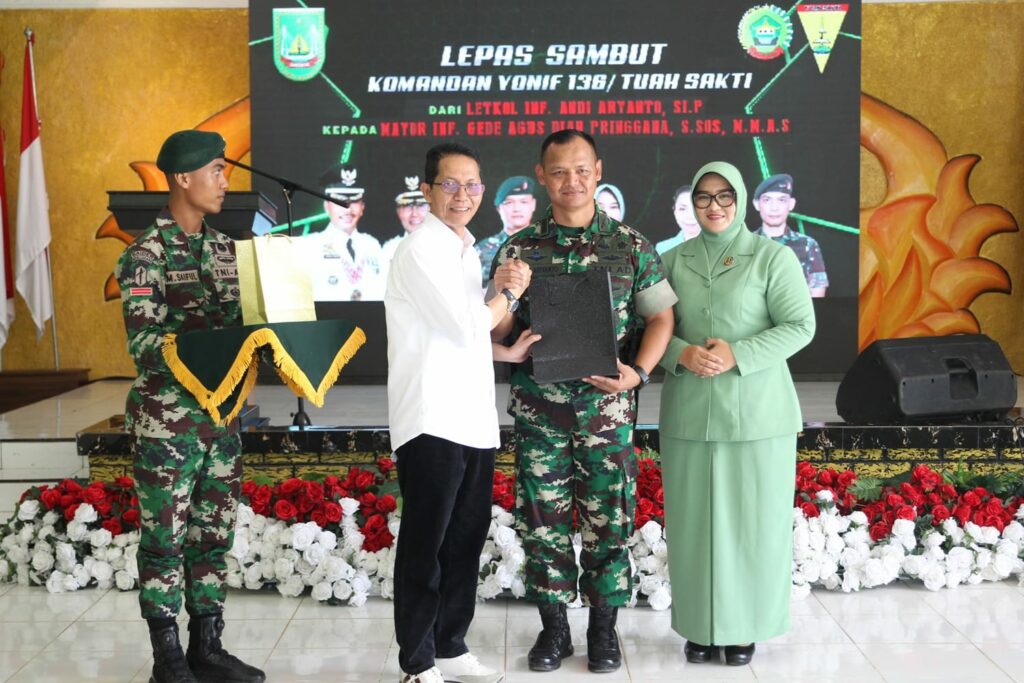 Hadiri Sertijab Komandan Yonif Tuah Sakti Amsakar Selamat