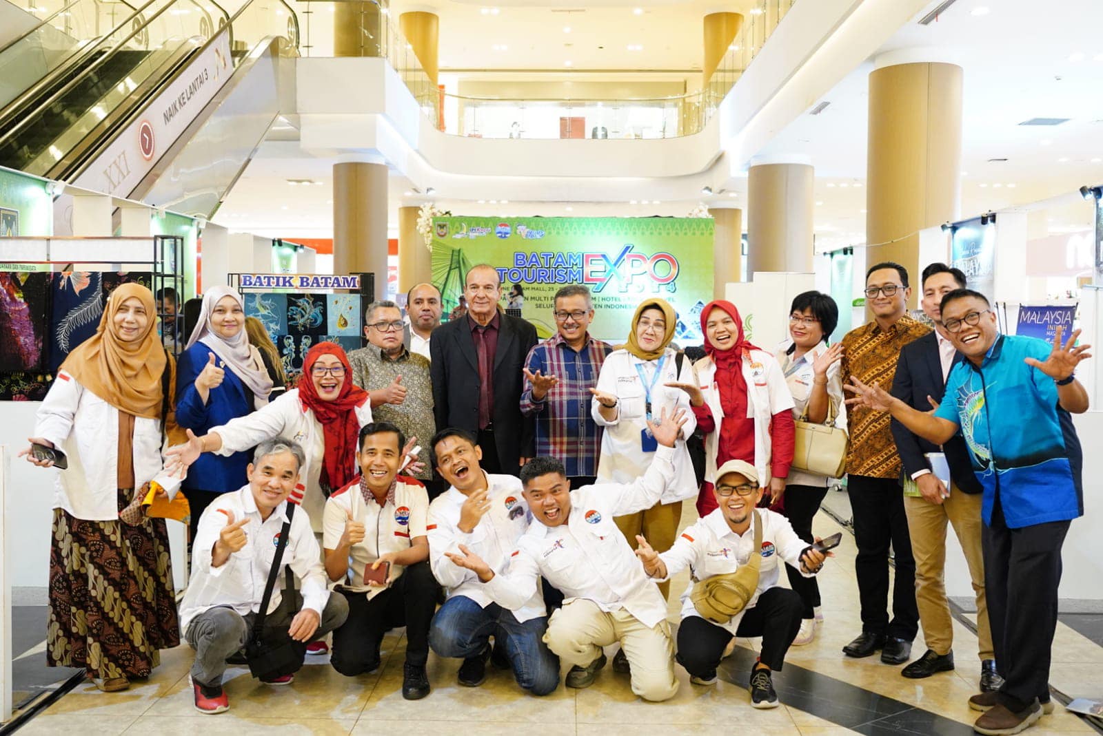 𝐃𝐢𝐬𝐤𝐨𝐦𝐢𝐧𝐟𝐨 𝐁𝐚𝐭𝐚𝐦- Wali Kota Batam, Muhammad Rudi diwakili Sekretaris Daerah Kota Batam, Jefridin, M.Pd. membuka secara resmi Batam Tourism Expo 2024 Insan Pariwisata Indonesia (IPI) di One Batam Mall, Sabtu (25/05/2024)