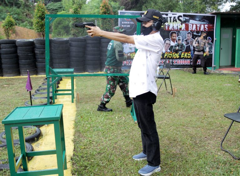 Lomba Tembak Pistol Eksekutif Amsakar Menembakkan 15 Peluru Media Center